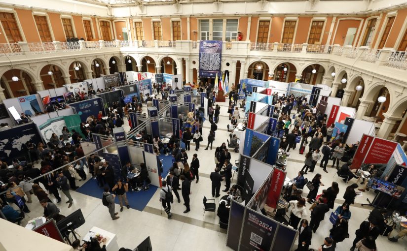 PRESENCIA DEL IEJ EN LA FERIA DEL TRABAJO DERECHO UC 2024